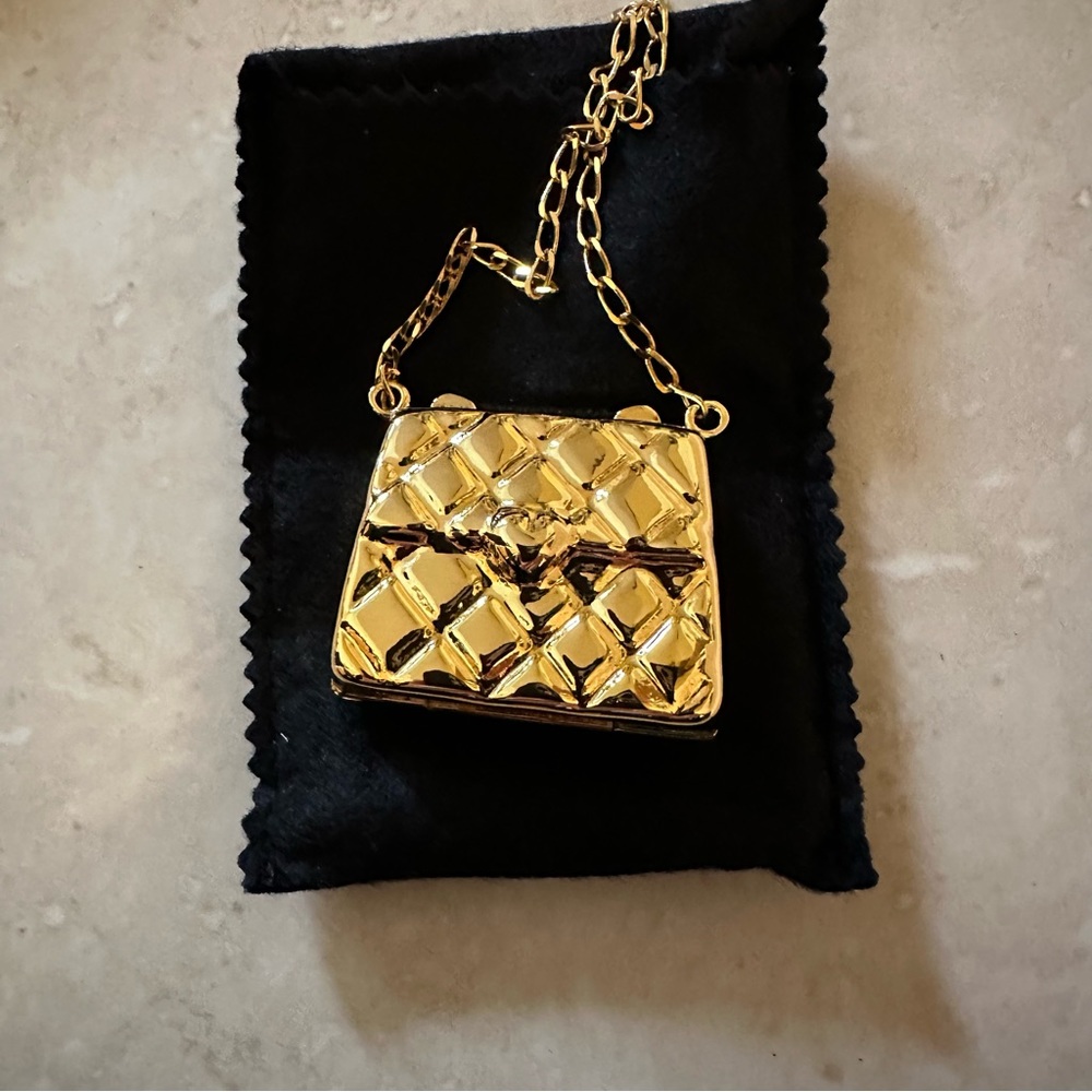 Beautiful quilted pill box